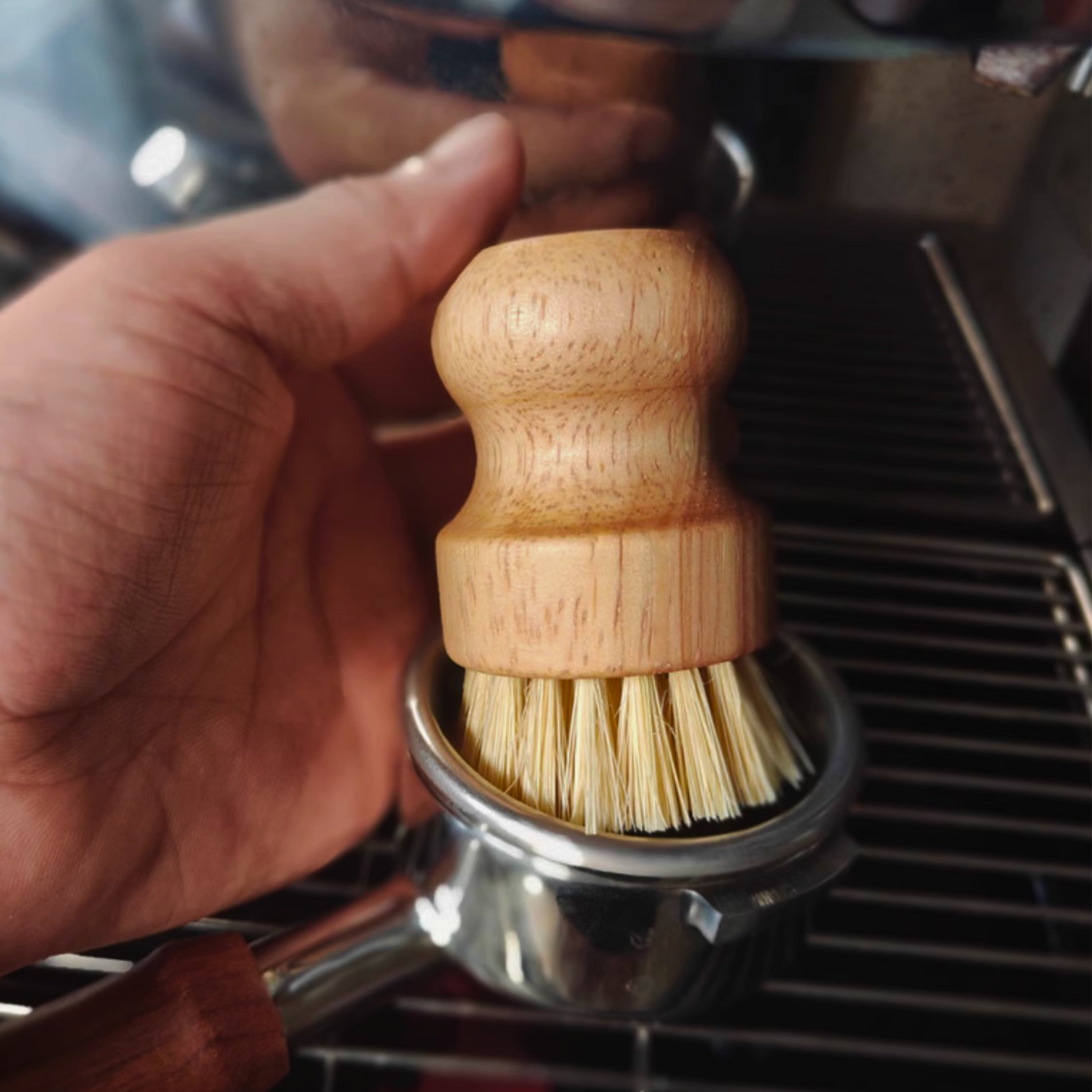 Keep your portafilter clean with this eco-friendly brush, made from natural wood and sisal, perfect for any home cafe