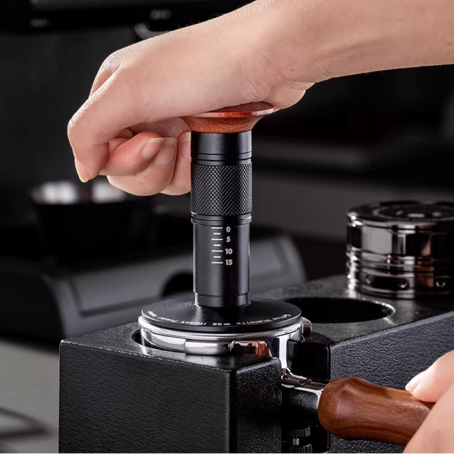 Adjustable tamper for consistent espresso extraction