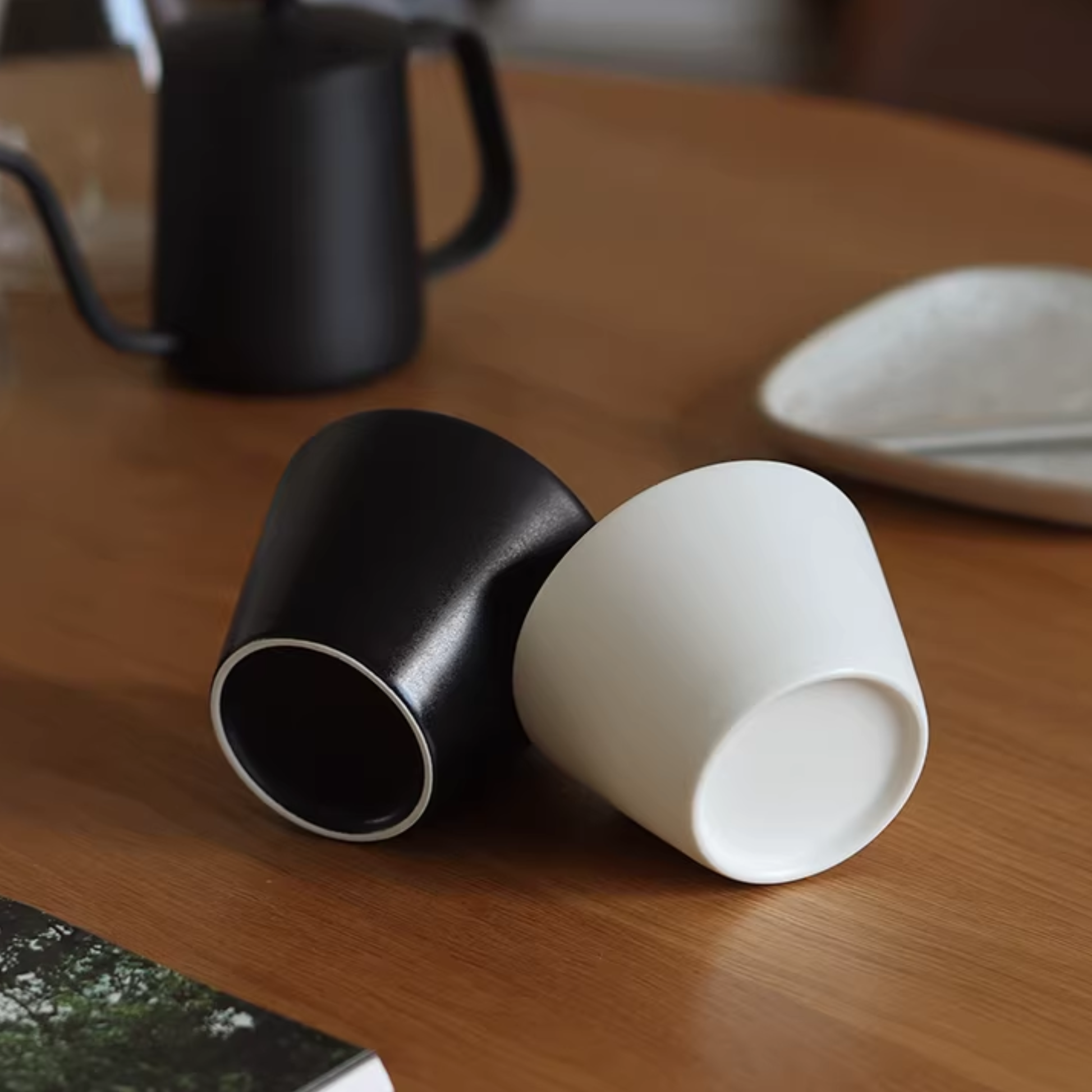 Black and white ceramic latte cups, minimalist design, available in 220 ml and 250 ml