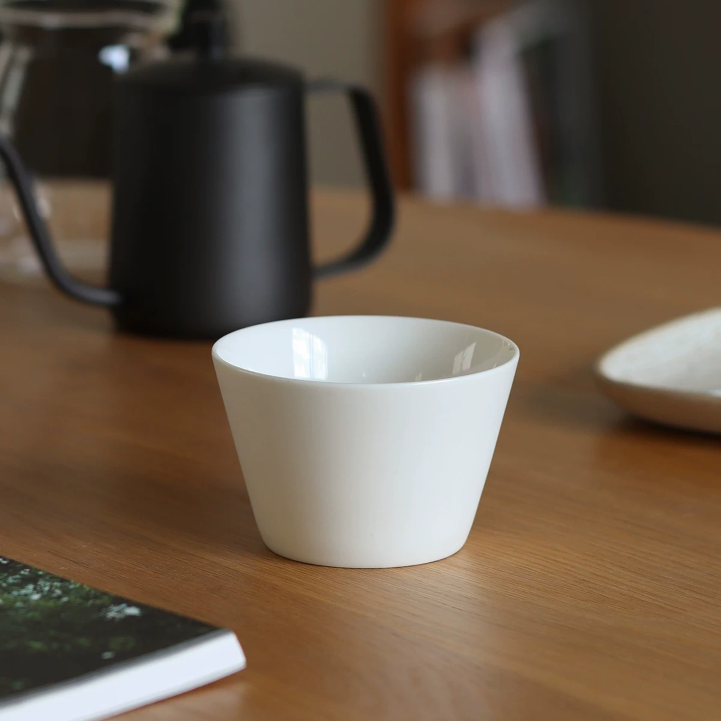 Japanese-inspired ceramic cup for a timeless coffee experience, 220 ml, white