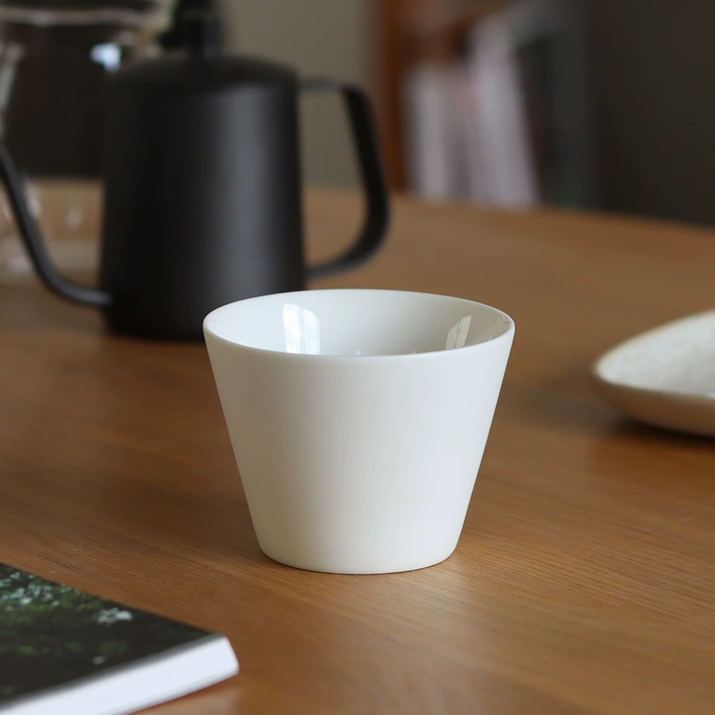 Japanese-inspired ceramic cup for a timeless coffee experience, 250 ml, white