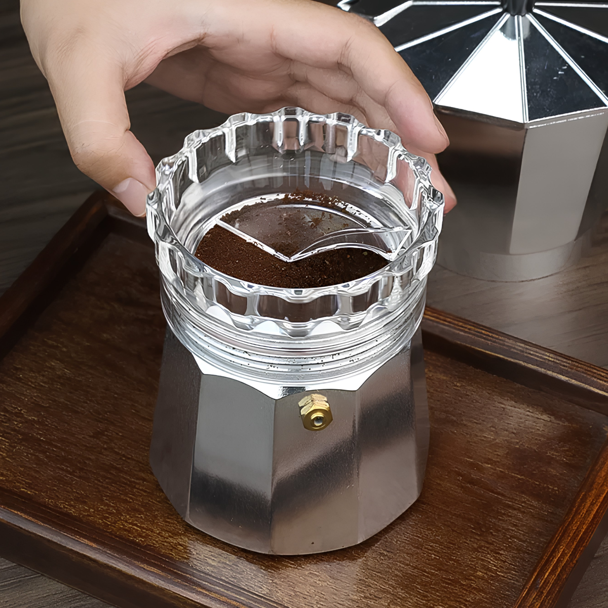 Moka Pot dosing funnel collecting excess coffee grounds with rotary action