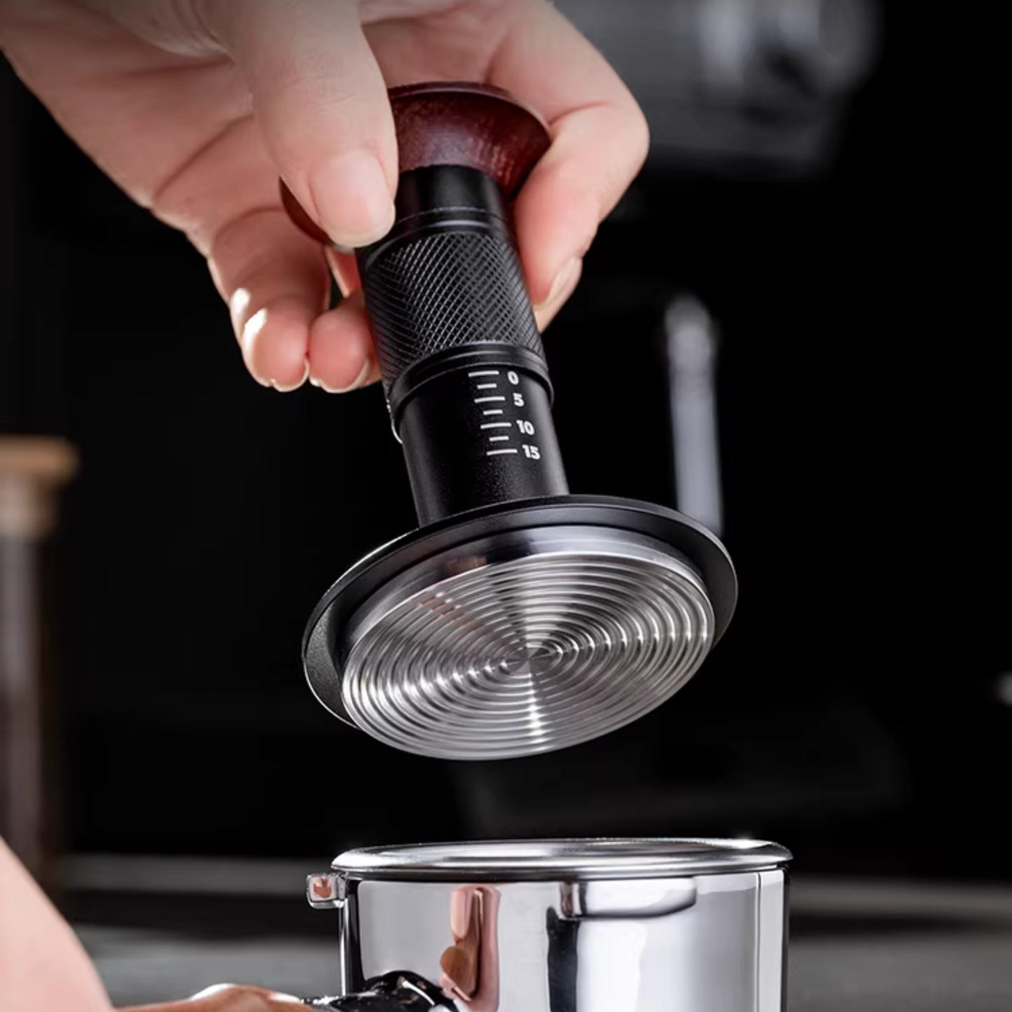 Espresso tamper with adjustable pressure and ripple base