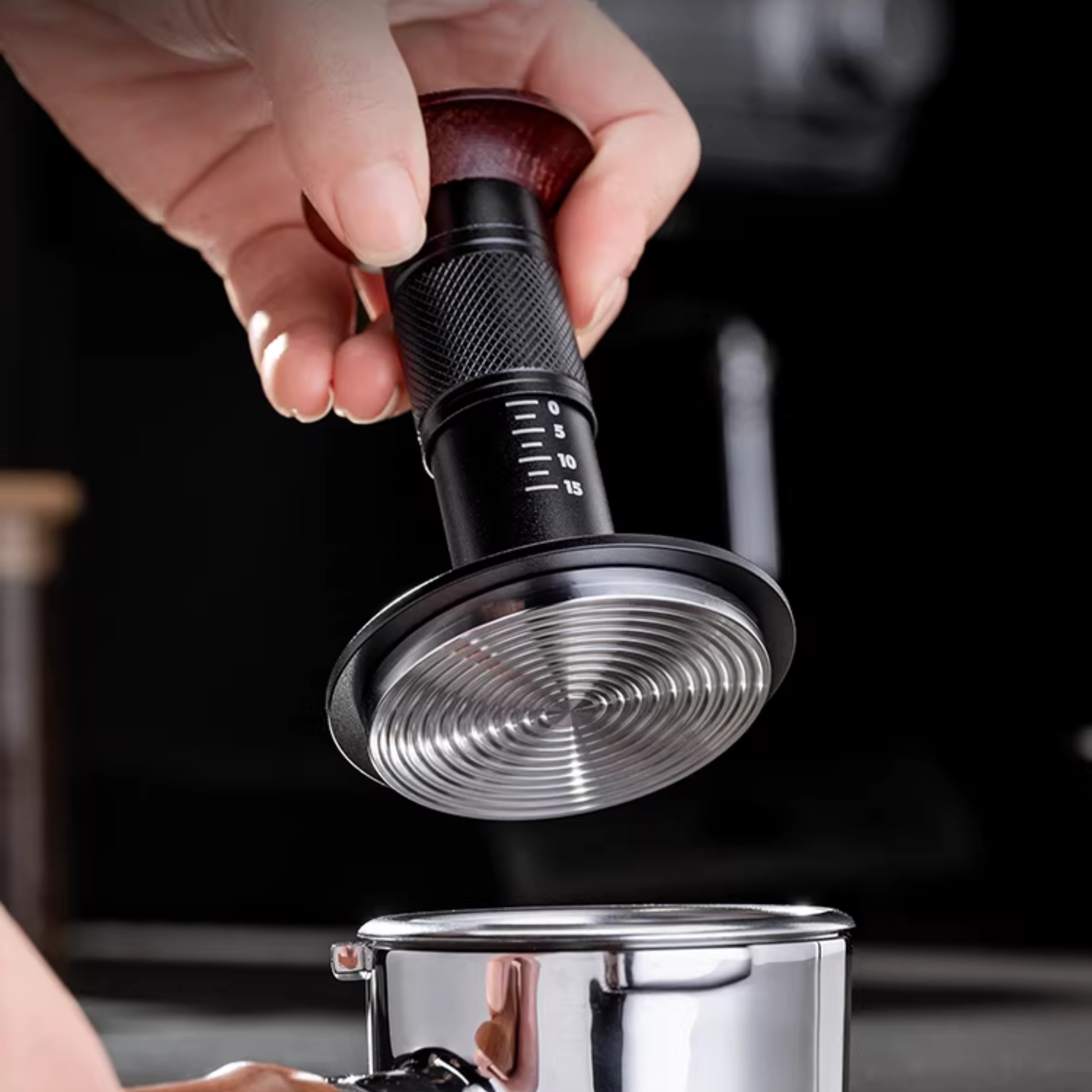 Espresso tamper with adjustable pressure and ripple base