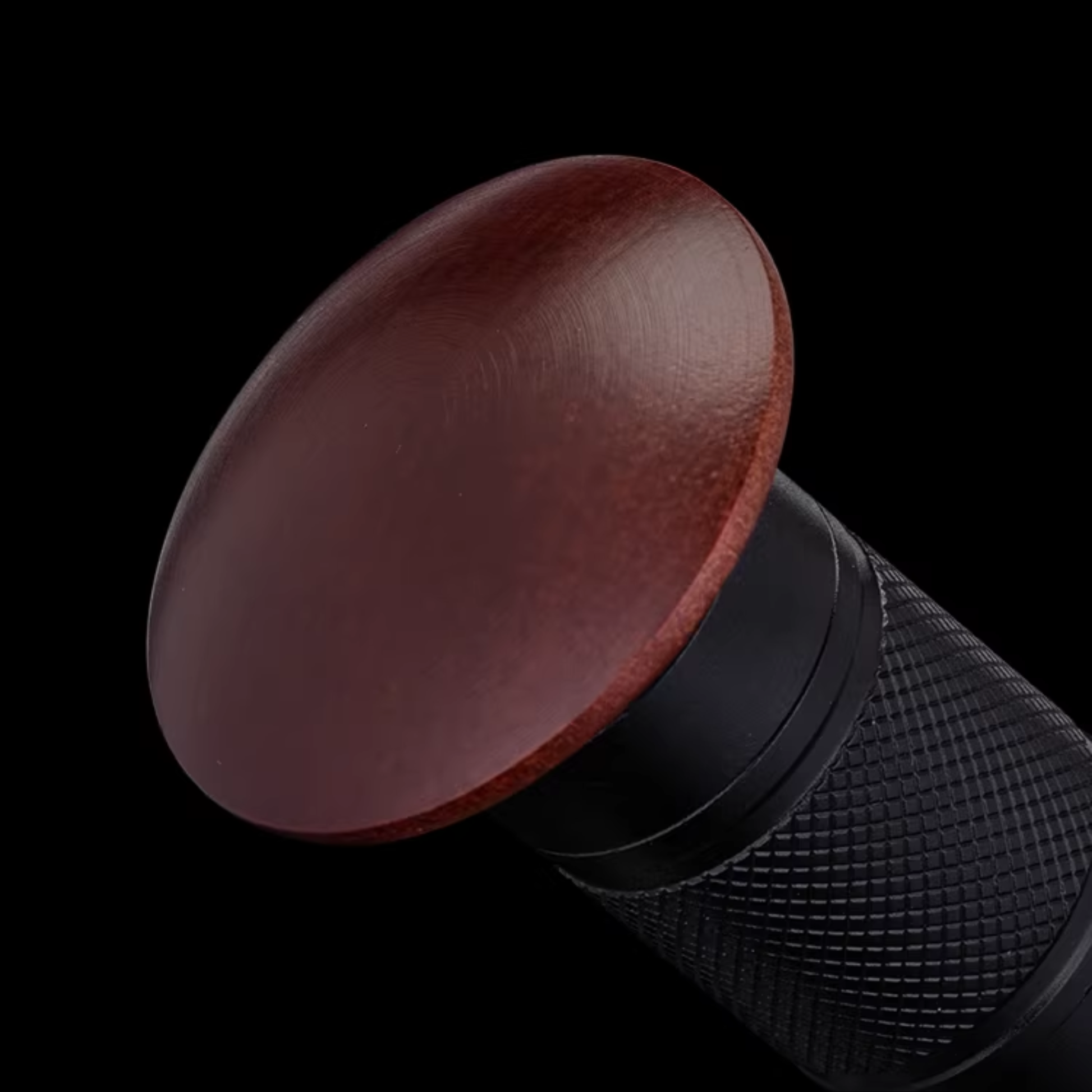 Dynamometric coffee tamper with non-slip grip
