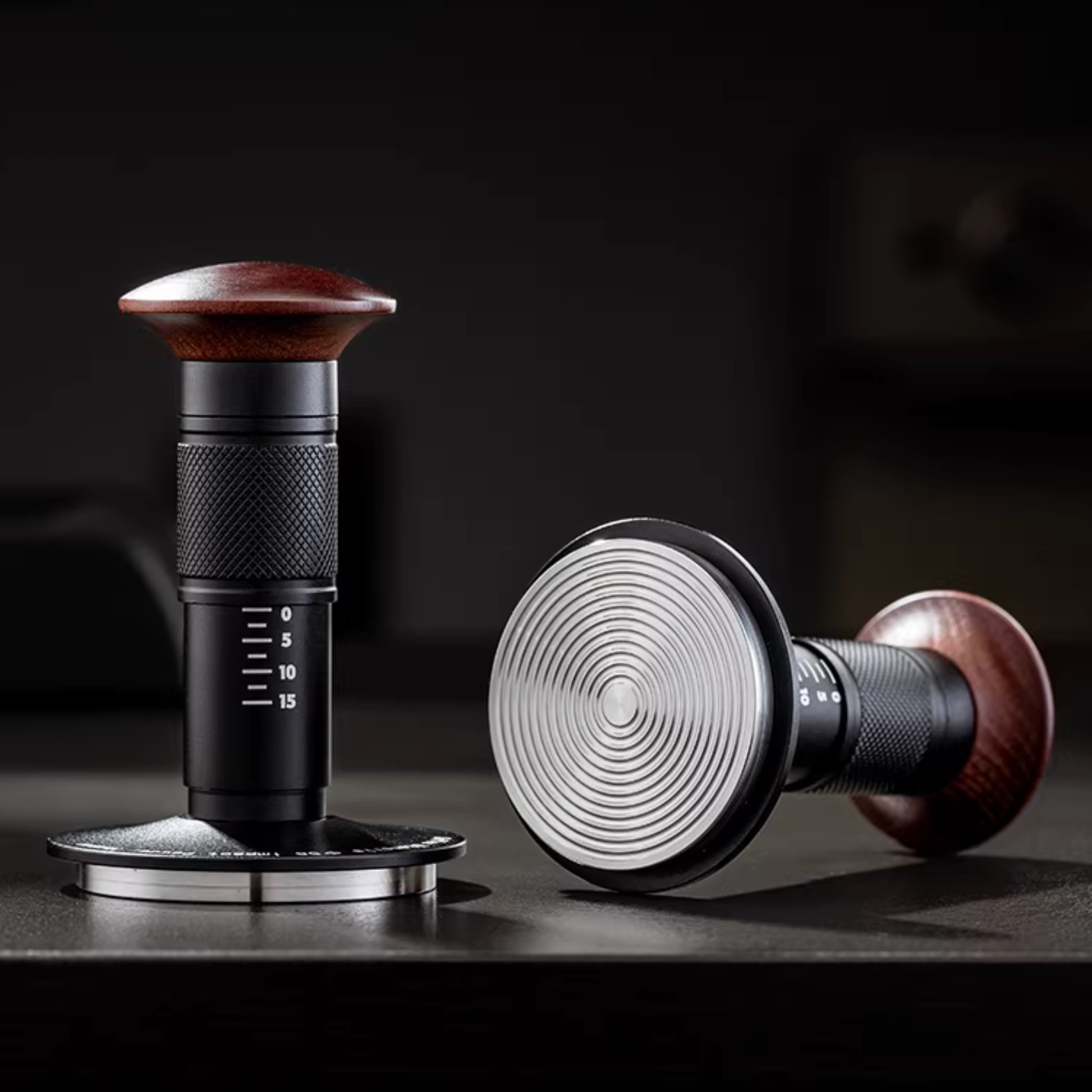 Adjustable coffee tamper with ripple base for even espresso extraction
