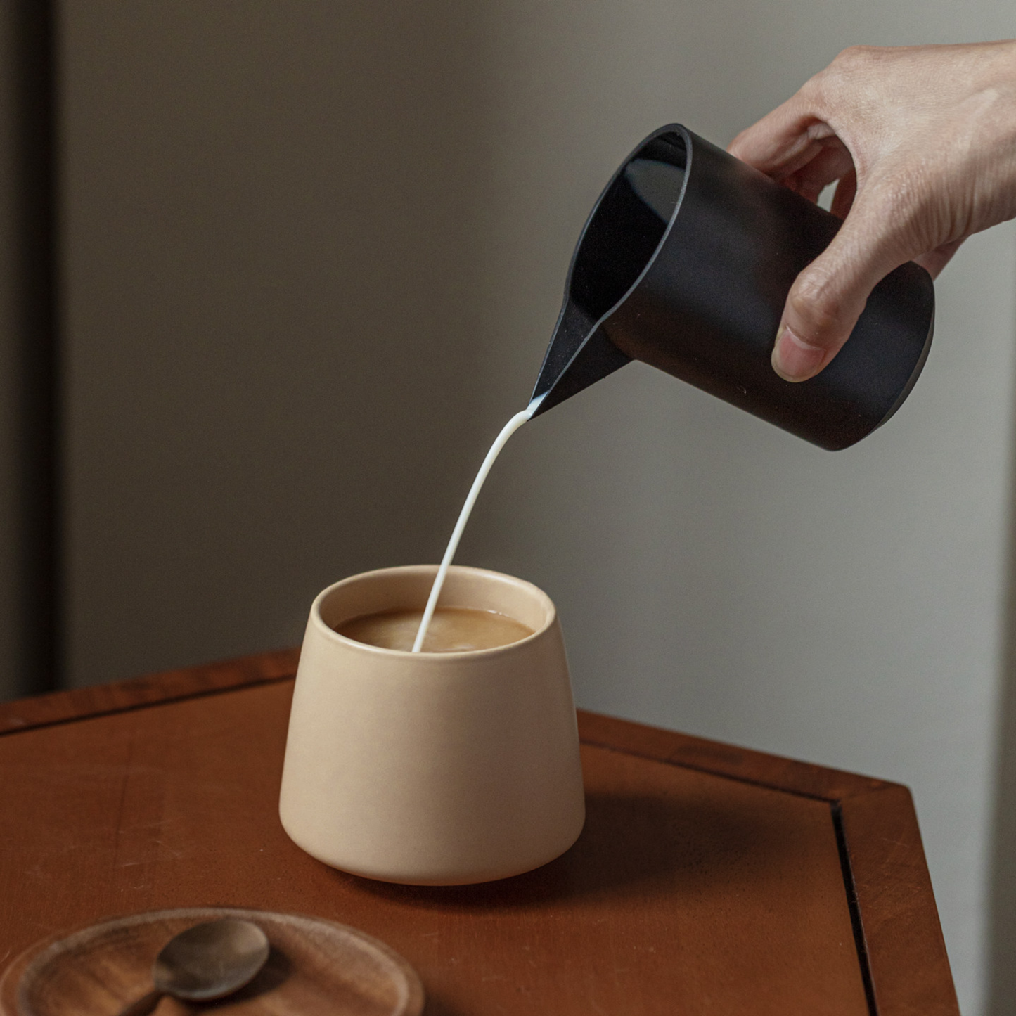 Matt glazed stoneware coffee cup, minimalist cappuccino cup suitable for espresso, flat white and pour over